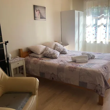 Apartment Papli Near The
